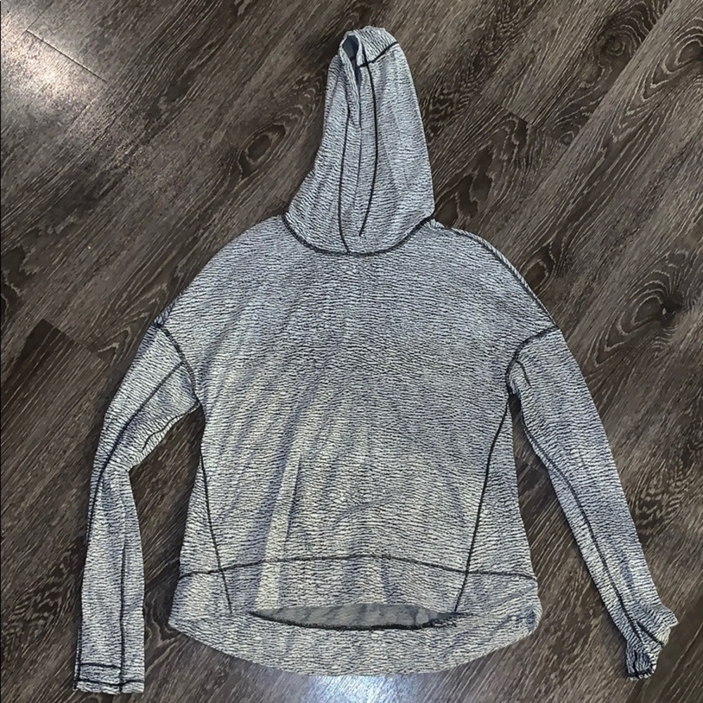Lululemon lightweight pullover- Size 6
